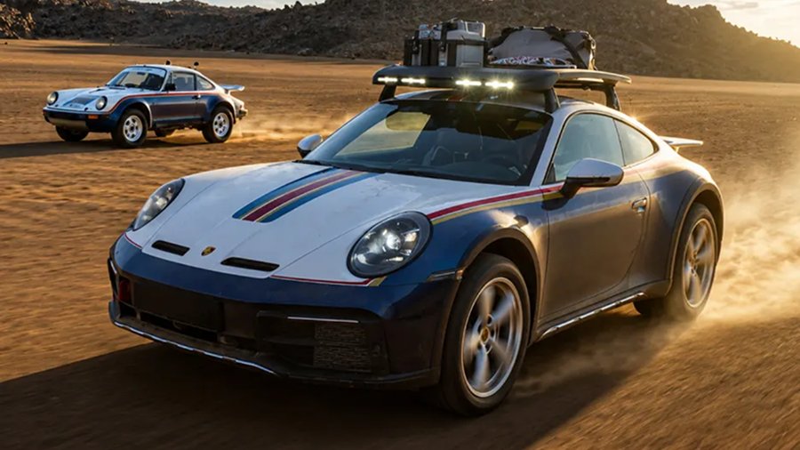 Сафари-Porsche 911 в пустыне ЮАР на закате